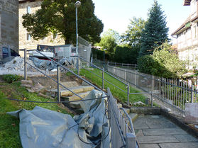 Pflaster- und Treppenarbeiten an St. Crescentius (Foto:Karl-Franz Thiede)